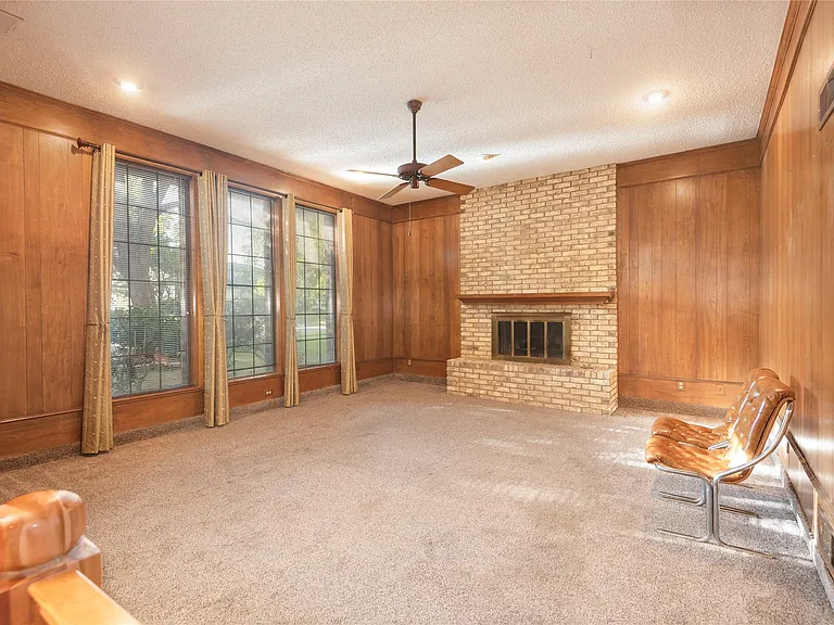 gas log fireplace