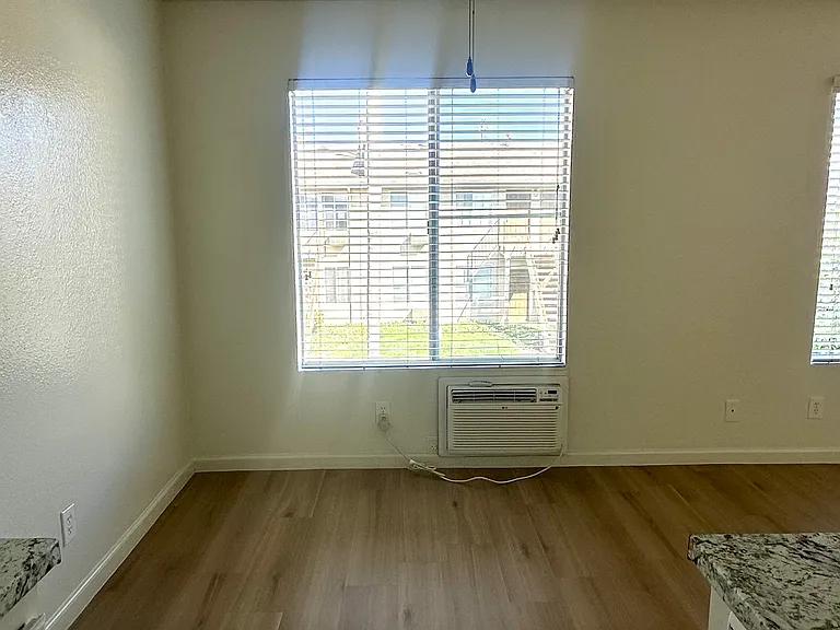 390 W University Ave #25 — Photo 6