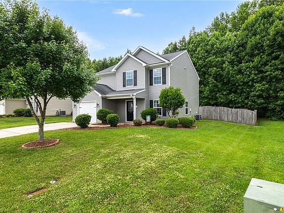 3rd image of 1427 Daisy Park Dr