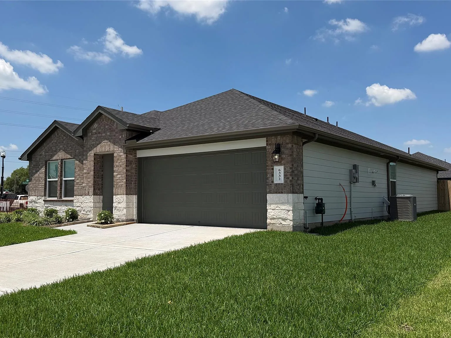 4 bed, 2.0 bath, 1796 sqft, $2,450 — Photo 2