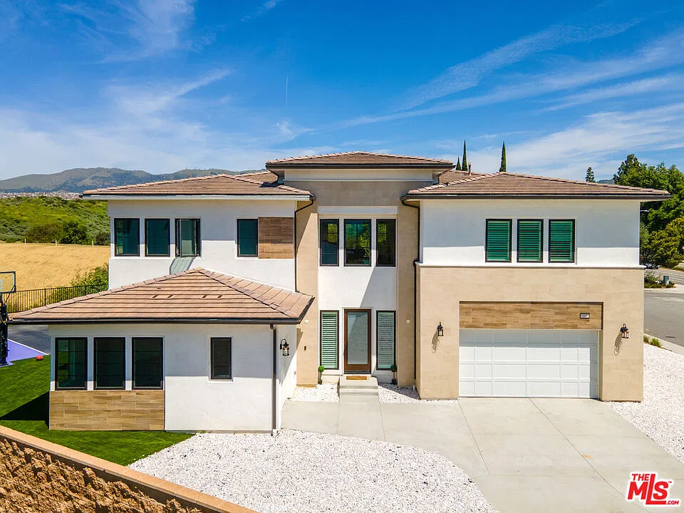 5 bed, 6.0 bath, 6164 sqft, $16,500 — Photo 1
