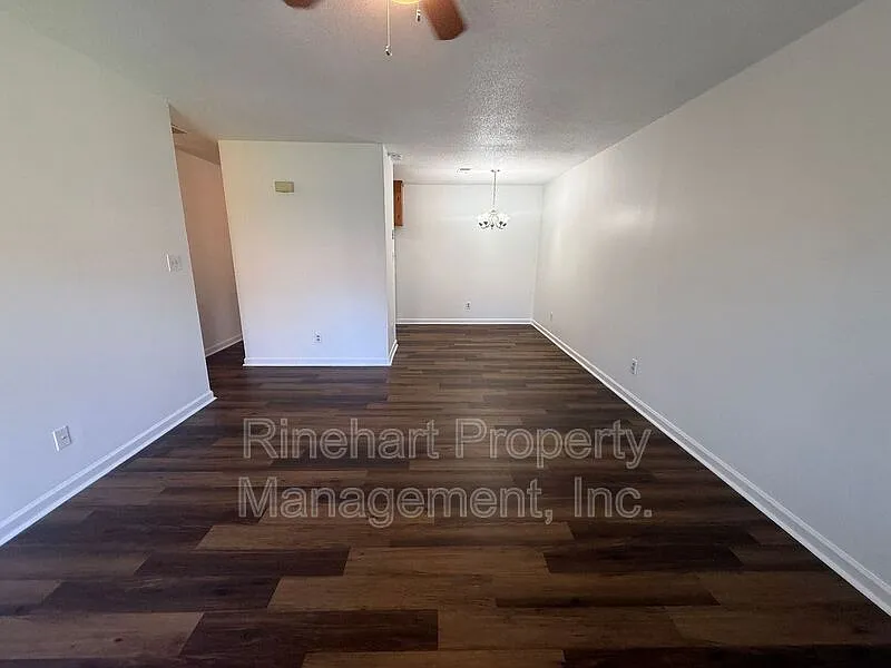 2 bed, 1.0 bath, 890 sqft, $1,200 — Photo 2
