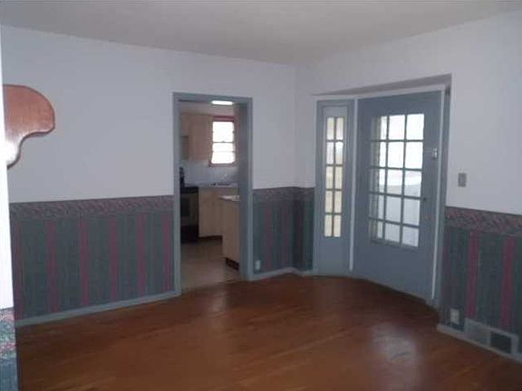 4th image of 122 S Race St