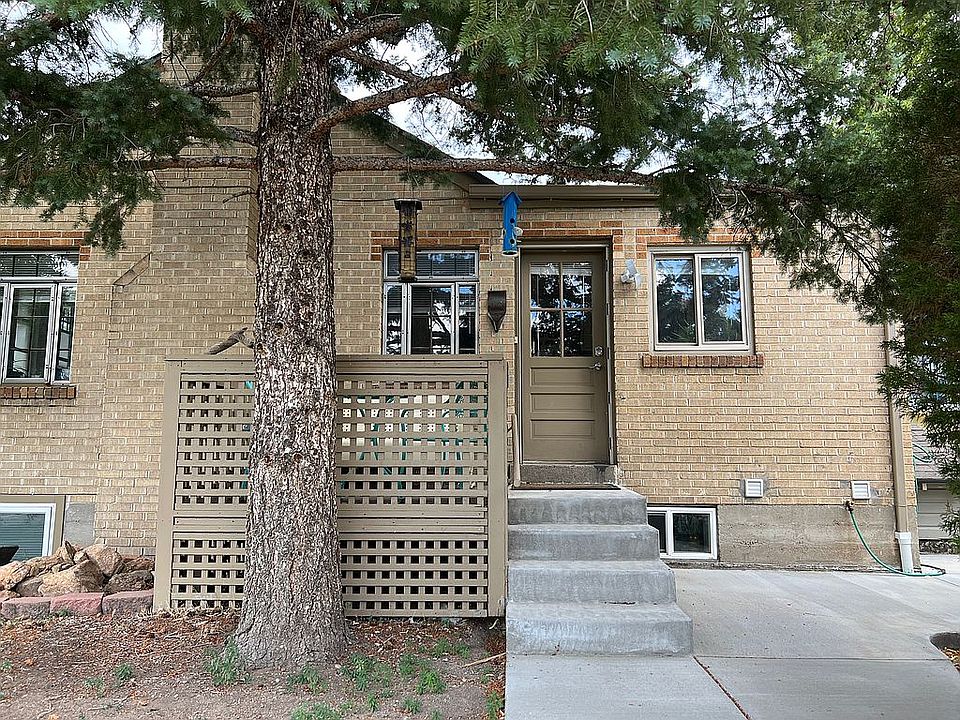 Side/kitchen entrance & Deck