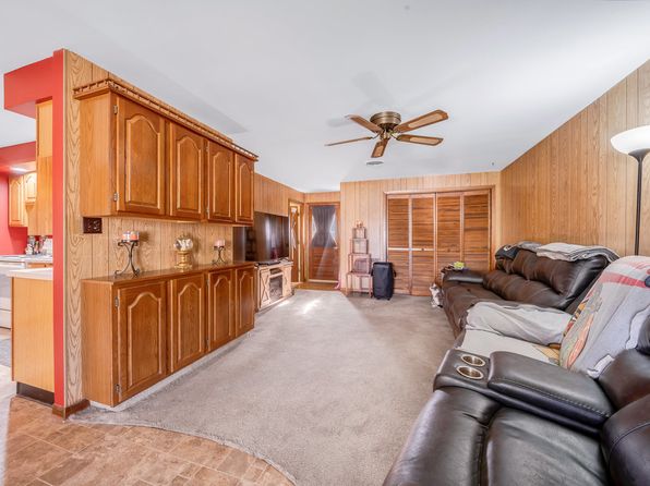 106 S 3rd St, Kirkland, IL 60146