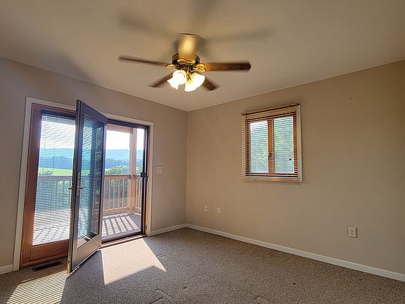 5th image of 985 Lazy River East Rd
