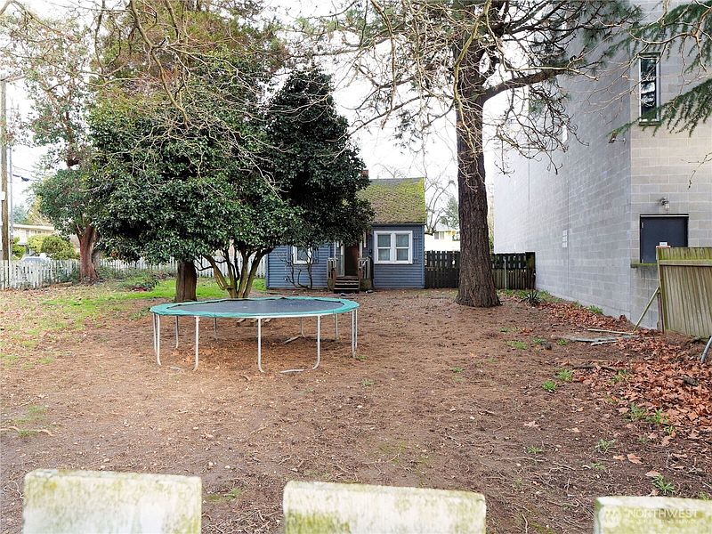 5th image of 13502 Ambaum Boulevard SW