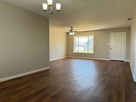 3rd image of 302 Conet Dr