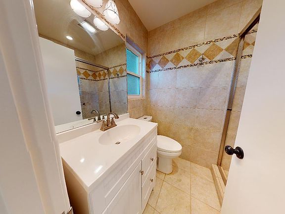4th image of 2144 Wellesley St