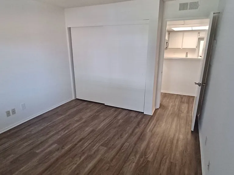 Windrose Place Pasadena — Photo 13