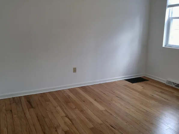 18 Smith St, Danbury, CT 06810