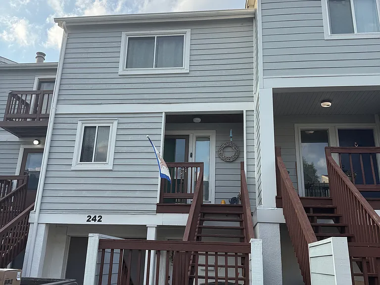 242 Mill Point Dr #A — Photo 1