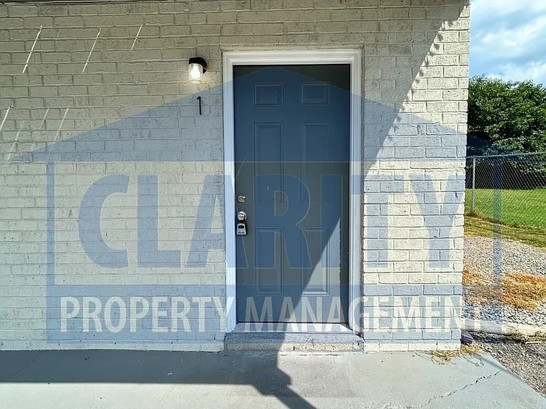 580 Dooley St NE — Photo 3