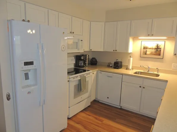 27 Green Leaves Dr Unit 713, Amherst, MA 01002