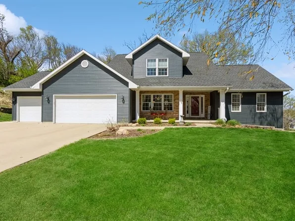 3915 Forest View Ct NE, Cedar Rapids, IA 52411