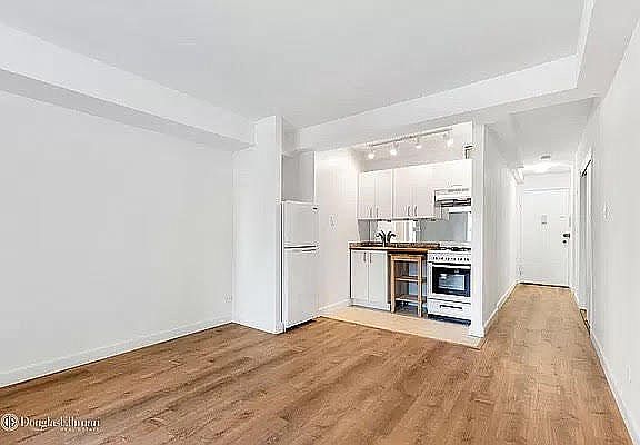 3rd image of 320 E 54th St APT 10H
