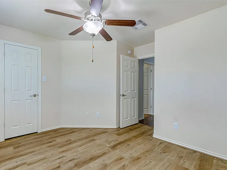 6451 Calgary Woods Ln — Photo 30