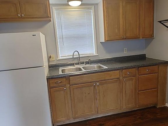 2nd image of 1019 Elm Ave APT B