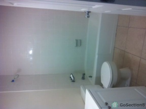 4th image of 900 NE 14th St APT 15