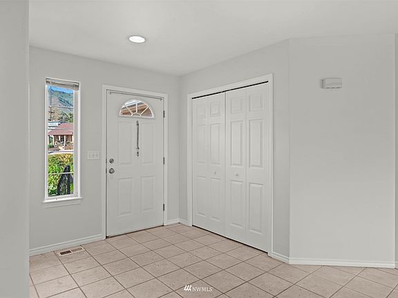 2nd image of 601 Eisenhower Drive