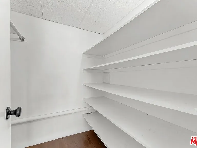 906 N Doheny Dr #311 — Photo 4
