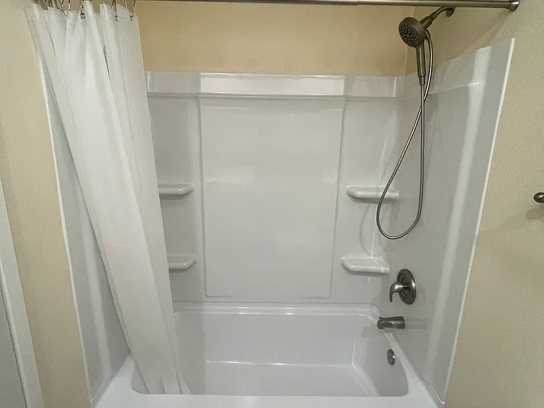 387 N Melrose Dr #C — Photo 11