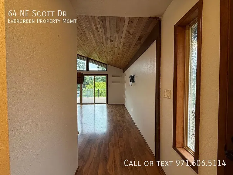 64 NE Scott Dr — Photo 8