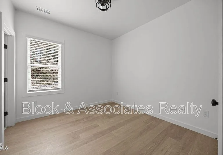 2811 Wilcox Pl #101 — Photo 17