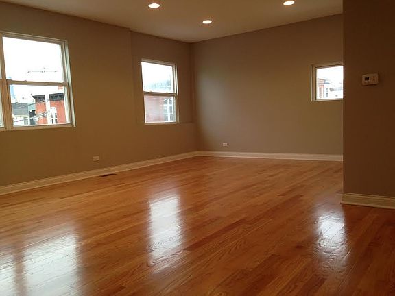 3rd image of 744 N Hoyne Ave #2