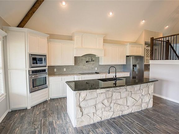 3rd image of 7133 McLeod Dr
