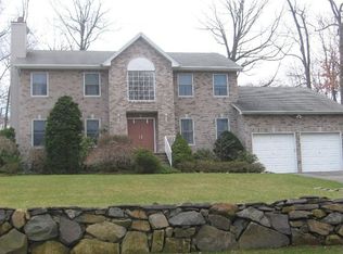 3 Cliff Rd, Towaco, NJ 07082
