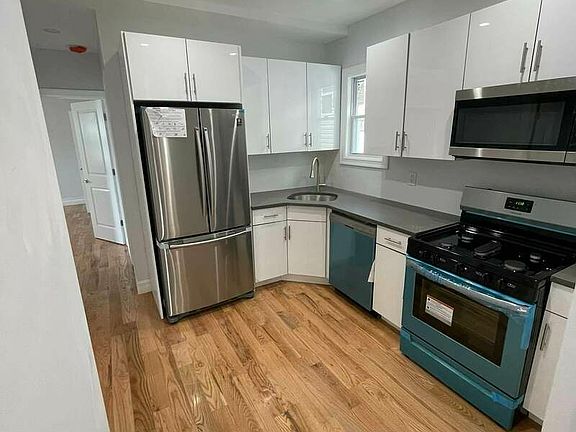 4th image of 11646 221st St