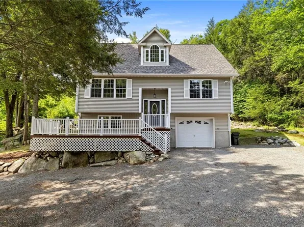 1524 Round Top Rd, Burrillville, RI 02830