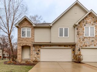 202 Taylor Ct, Buffalo Grove, IL 60089
