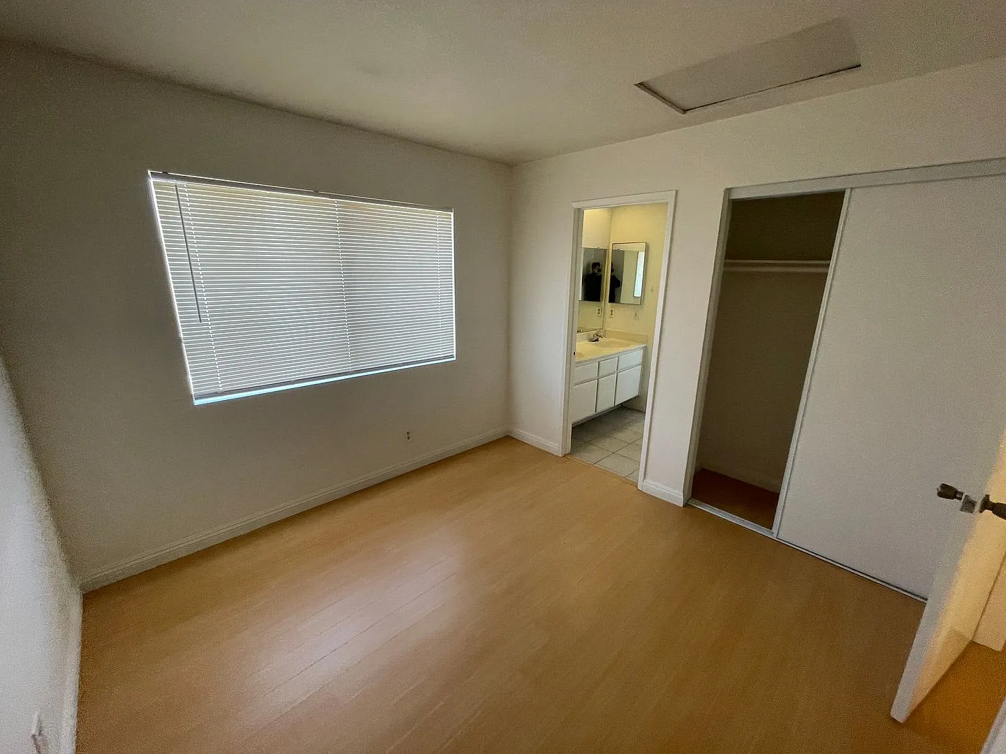 Large 4 Bedroom 3 Bathroom Home In Moreno Valley With Large Yard! — Photo 2