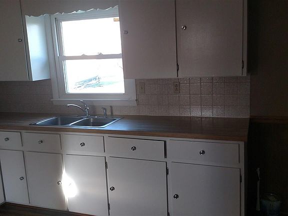4th image of 304 Woodlawn Cir