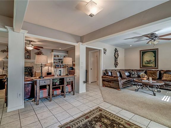 5th image of 2712 N Windsor Blvd