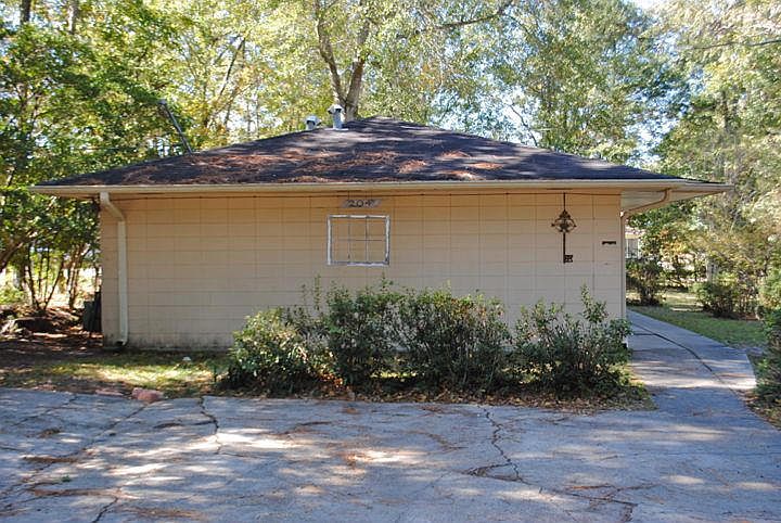 2nd image of 204 N 37th Ave