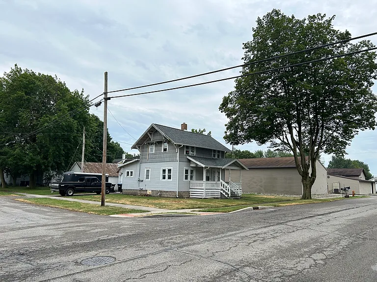 410 S Center St — Photo 2