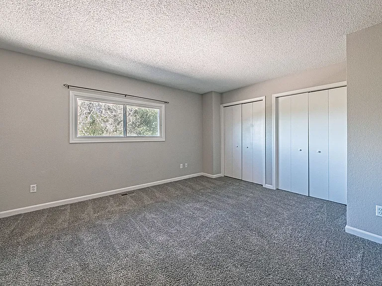 221 N Race St #D — Photo 23