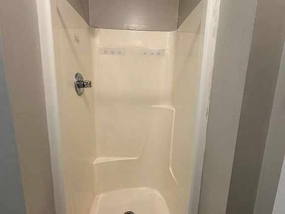 5th image of 936 Magnolia St #2