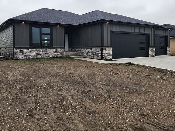 2nd image of 3306 SE Bannister Dr