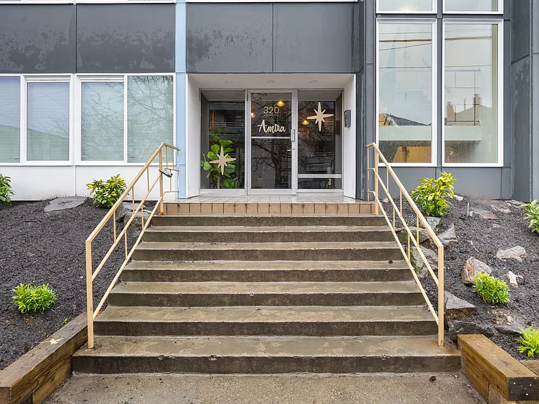 Modern Apartments in Queen Anne Steps from Climate Pledge Arena! — Photo 19