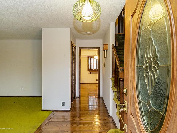 3rd image of 133 Woodridge Ave