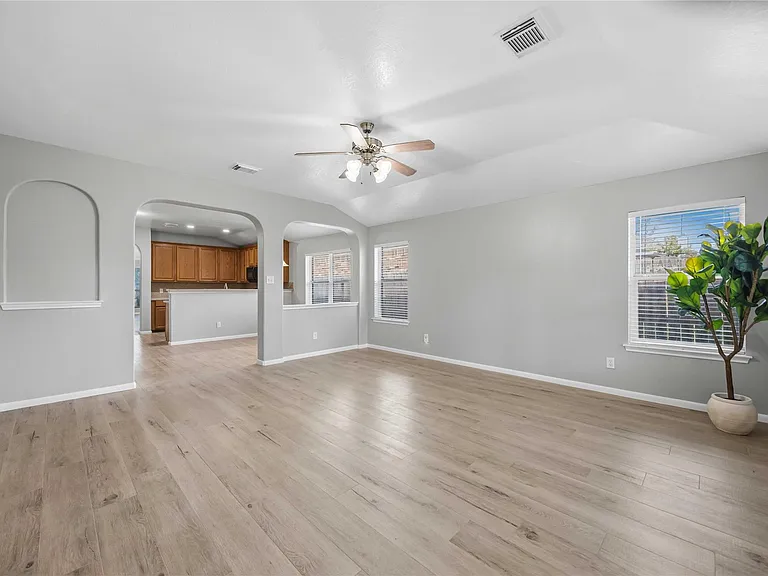 11609 Spill Creek Dr — Photo 5