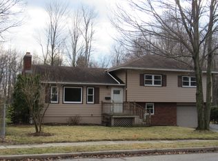 10 Briar Ln, Essex Junction, VT 05452