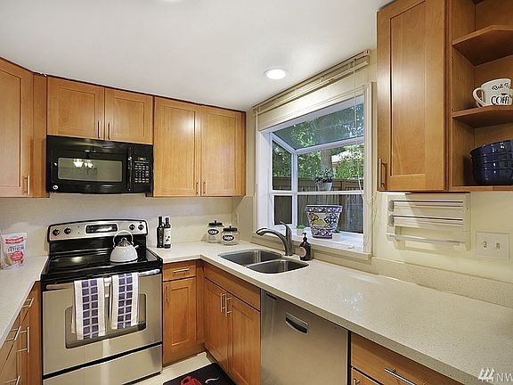 5th image of 1717 150th Ave SE APT 14
