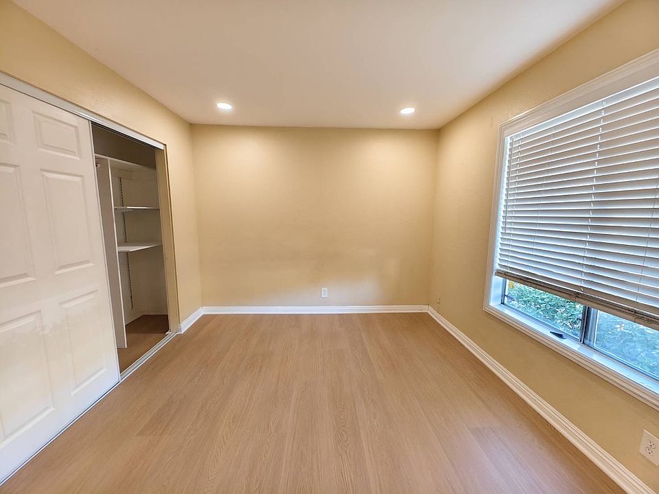 1st image of 26222 Los Viveros #201