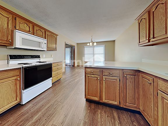 4th image of 1085 Crede Way