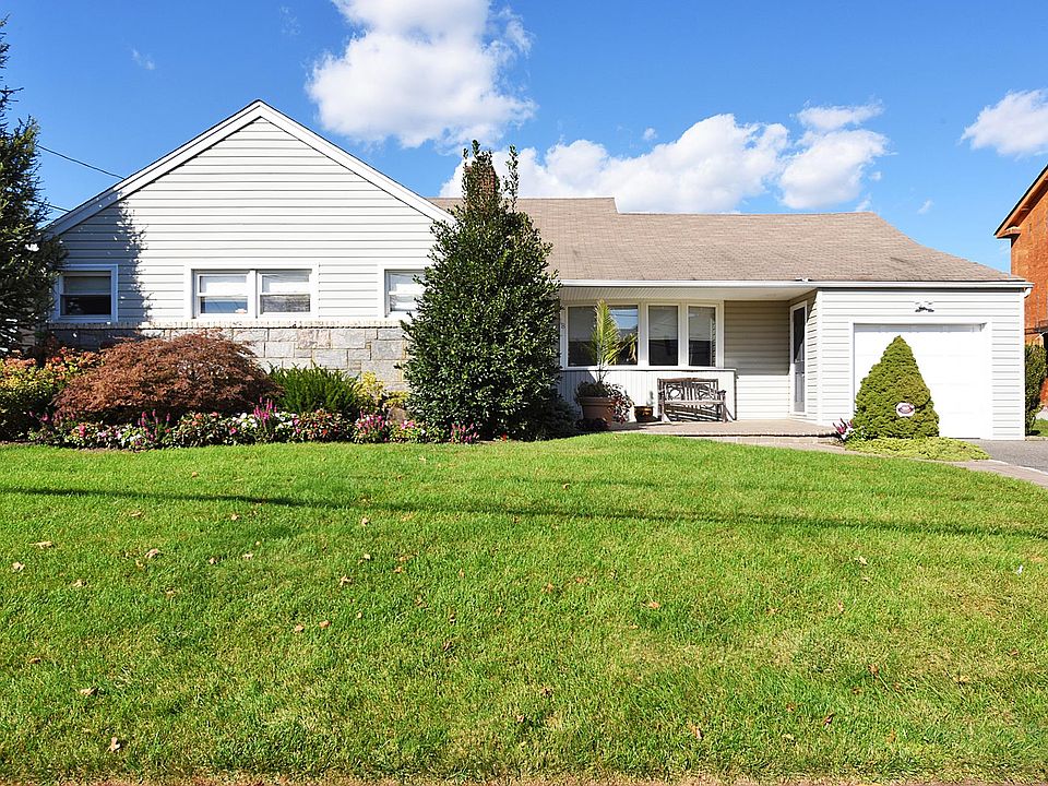 1st image of 18 Thompson Dr